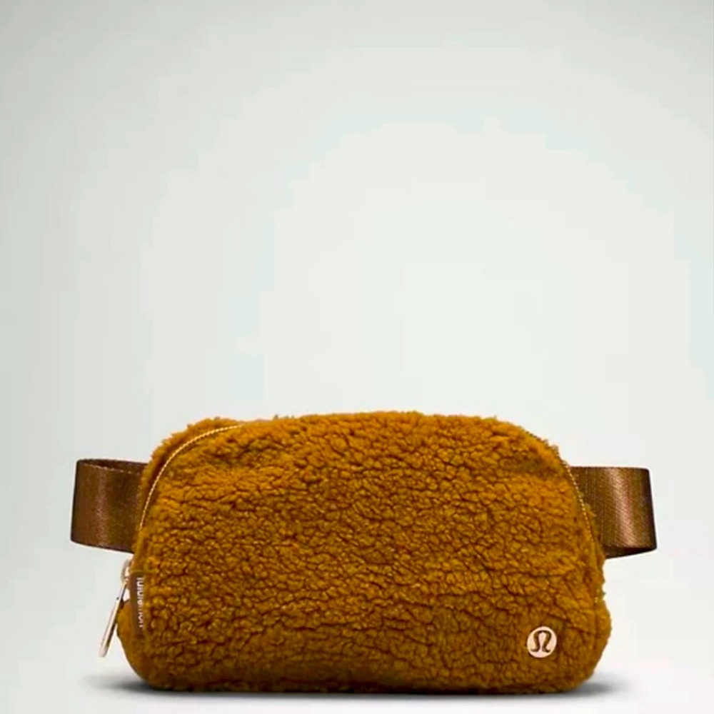 Lululemon everywhere belt bag burnt caramel fleece/sherpa